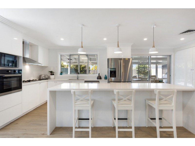 16 Lorikeet Lane, Burleigh Waters QLD 4220