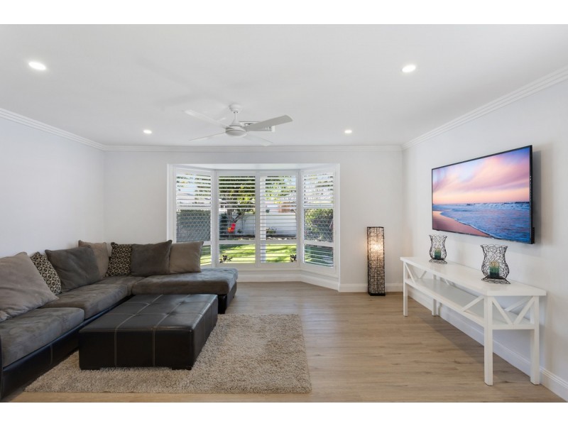 16 Lorikeet Lane, Burleigh Waters QLD 4220
