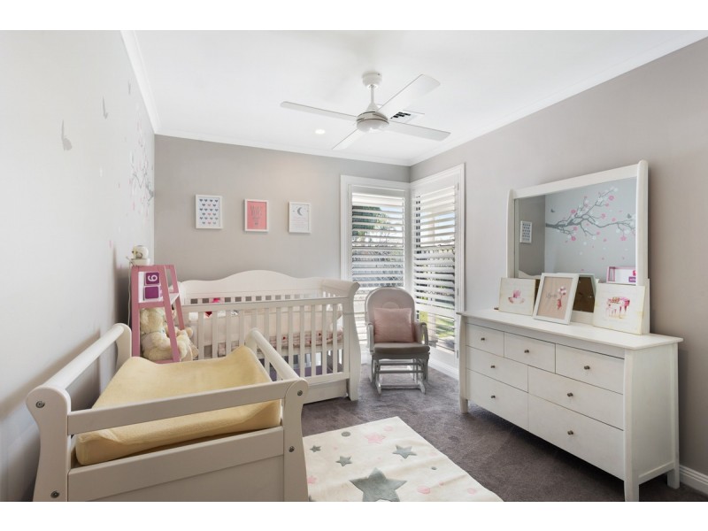 16 Lorikeet Lane, Burleigh Waters QLD 4220