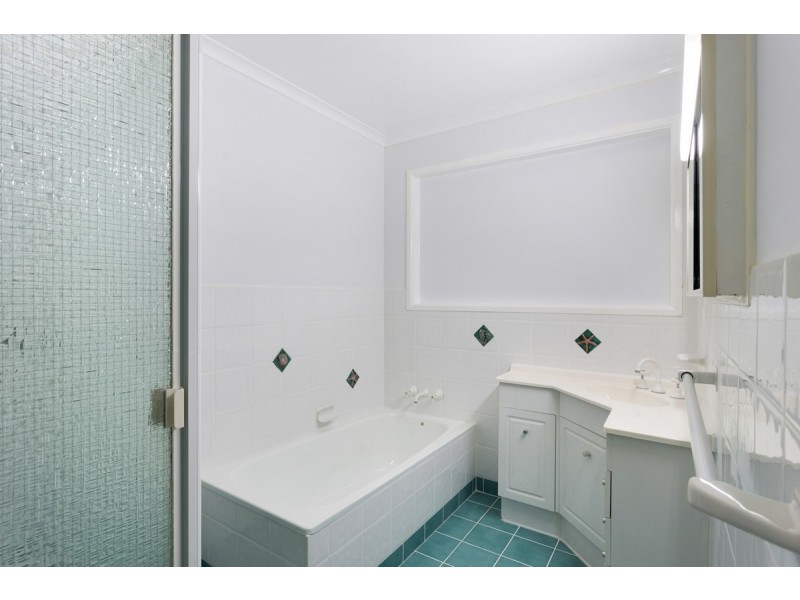 16 Lorikeet Lane, Burleigh Waters QLD 4220