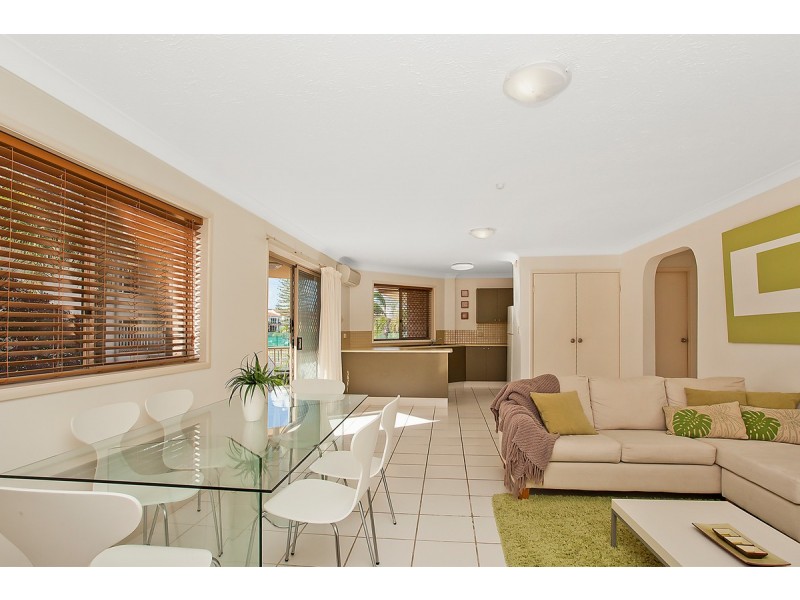 5/2032 Gold Coast Highway, Miami QLD 4220