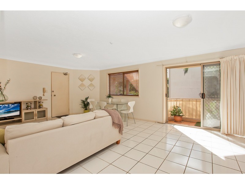 5/2032 Gold Coast Highway, Miami QLD 4220