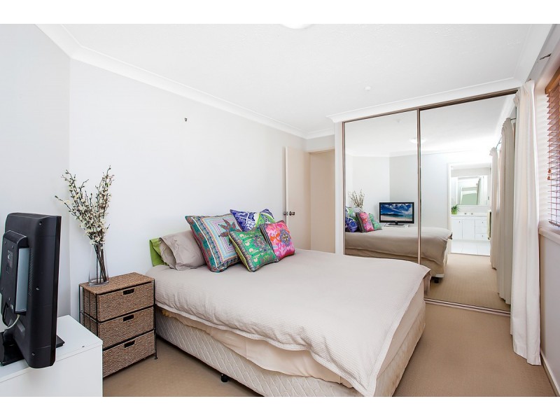 5/2032 Gold Coast Highway, Miami QLD 4220