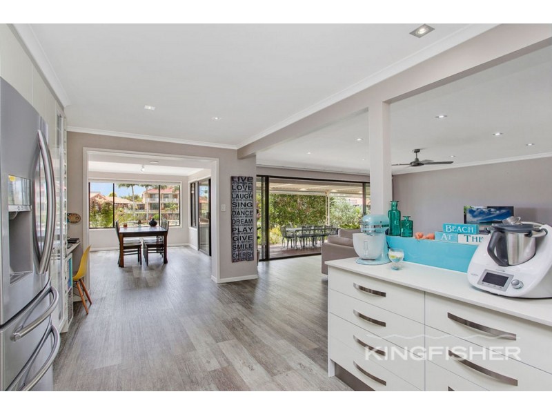 246 Acanthus Avenue, Burleigh Waters QLD 4220