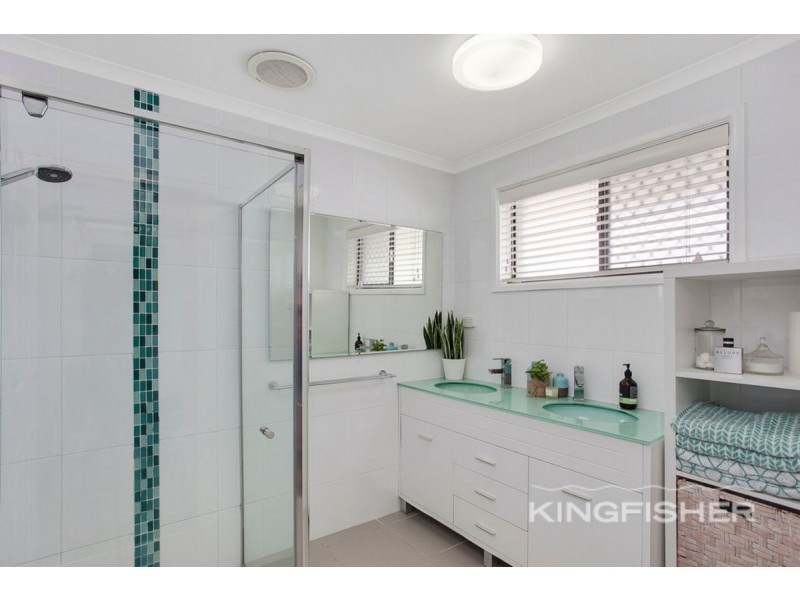 246 Acanthus Avenue, Burleigh Waters QLD 4220