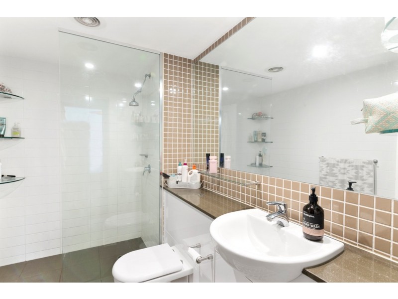 2056/1 Ocean Street, Burleigh Heads QLD 4220