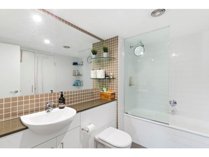 2056/1 Ocean Street, Burleigh Heads QLD 4220