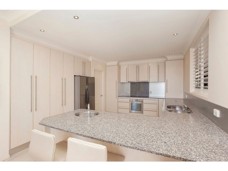 19 Cassowary Drive, Burleigh Waters QLD 4220