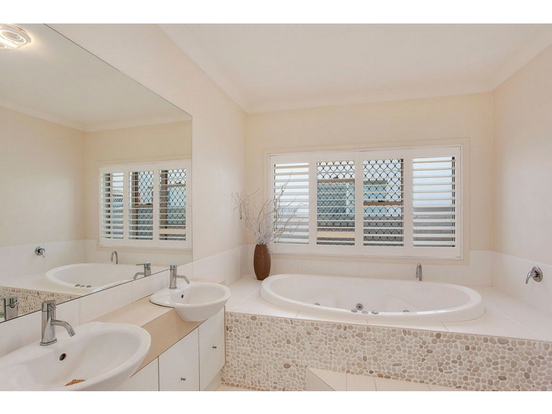 19 Cassowary Drive, Burleigh Waters QLD 4220