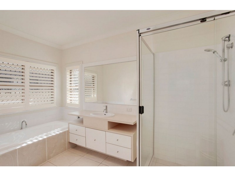 19 Cassowary Drive, Burleigh Waters QLD 4220
