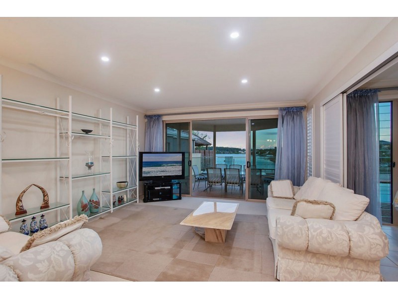 19 Cassowary Drive, Burleigh Waters QLD 4220