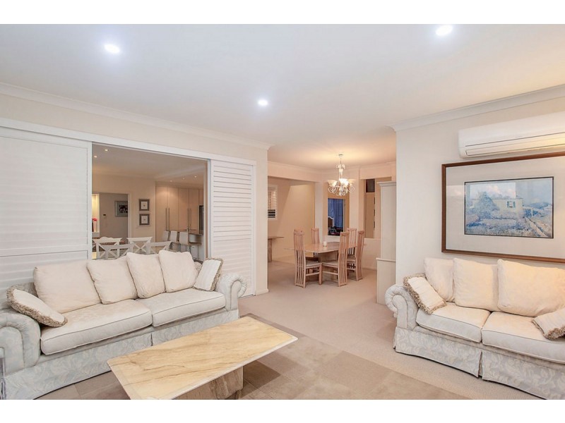 19 Cassowary Drive, Burleigh Waters QLD 4220