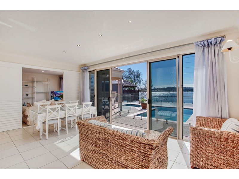 19 Cassowary Drive, Burleigh Waters QLD 4220