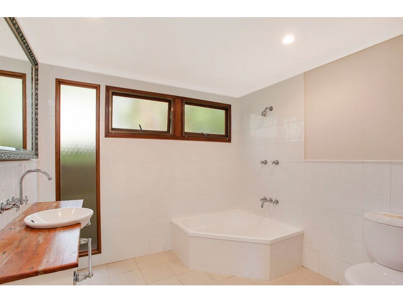 101 Ocean Parade, Burleigh Heads QLD 4220