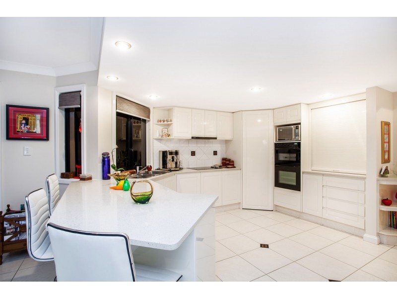 9 Crozet Court, Burleigh Waters QLD 4220