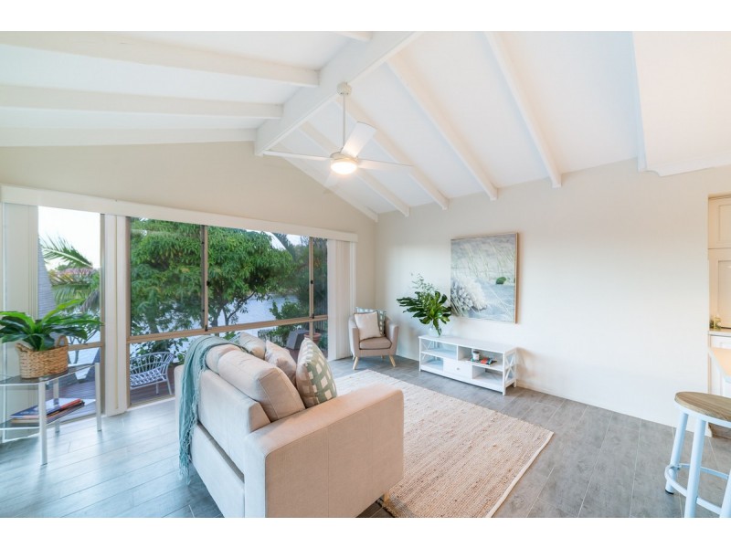 112 Dunlin Drive, Burleigh Waters QLD 4220