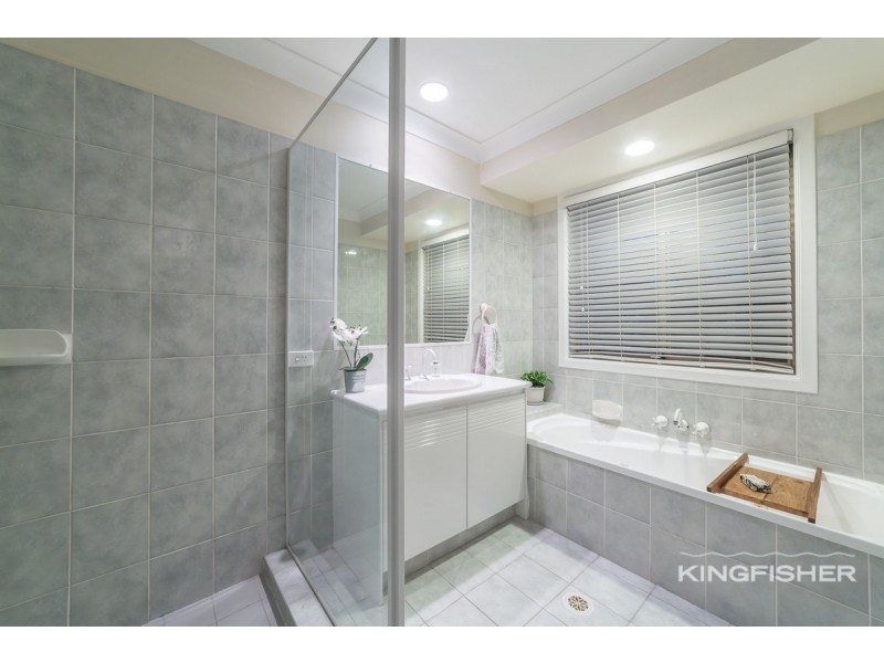 112 Dunlin Drive, Burleigh Waters QLD 4220