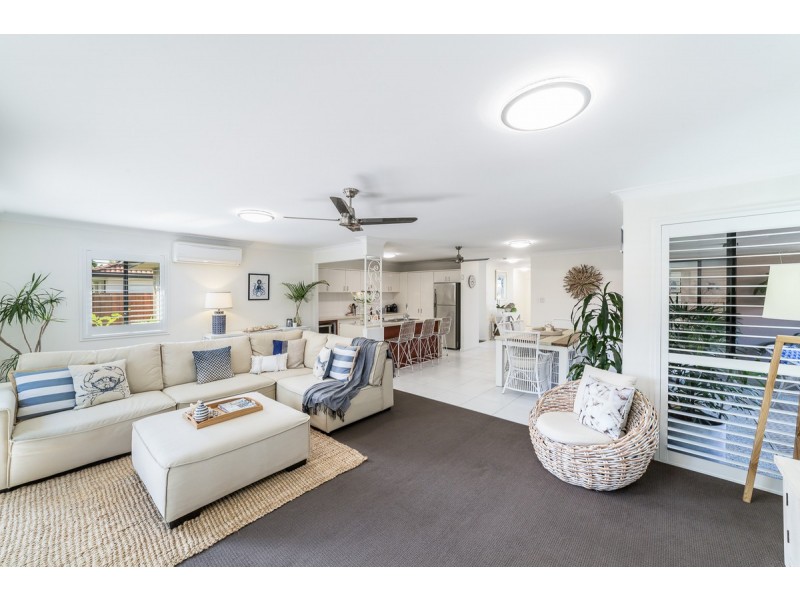 34 Gardendale Crescent, Burleigh Waters QLD 4220