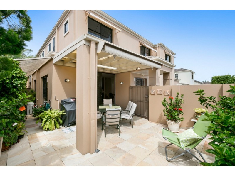 2/27 Beachcomber Court, Burleigh Waters QLD 4220