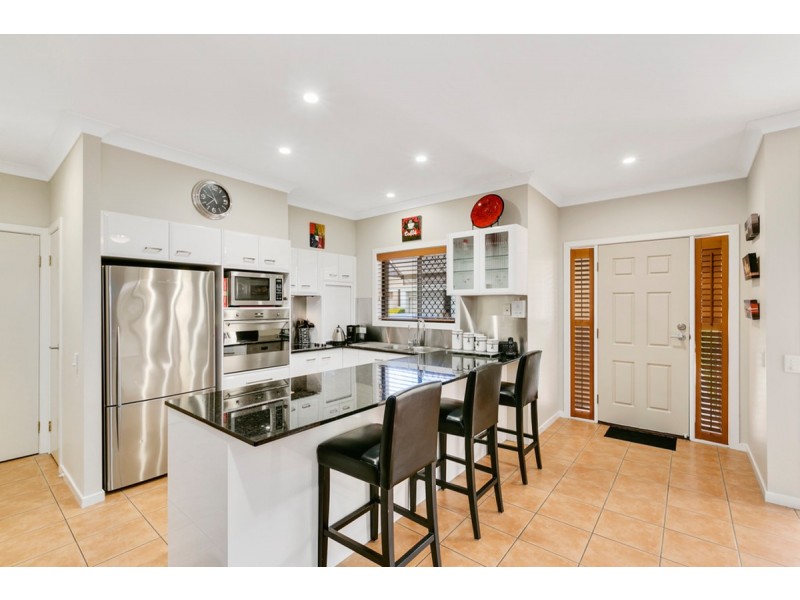 2/27 Beachcomber Court, Burleigh Waters QLD 4220