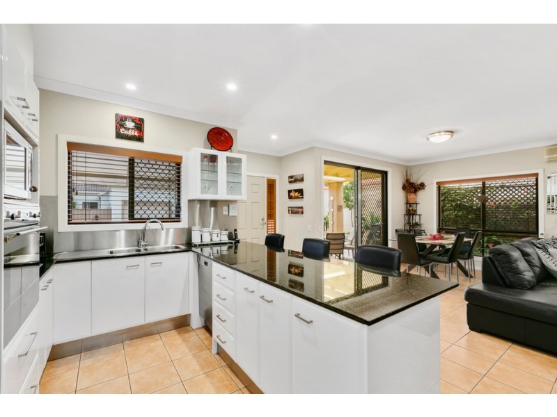 2/27 Beachcomber Court, Burleigh Waters QLD 4220