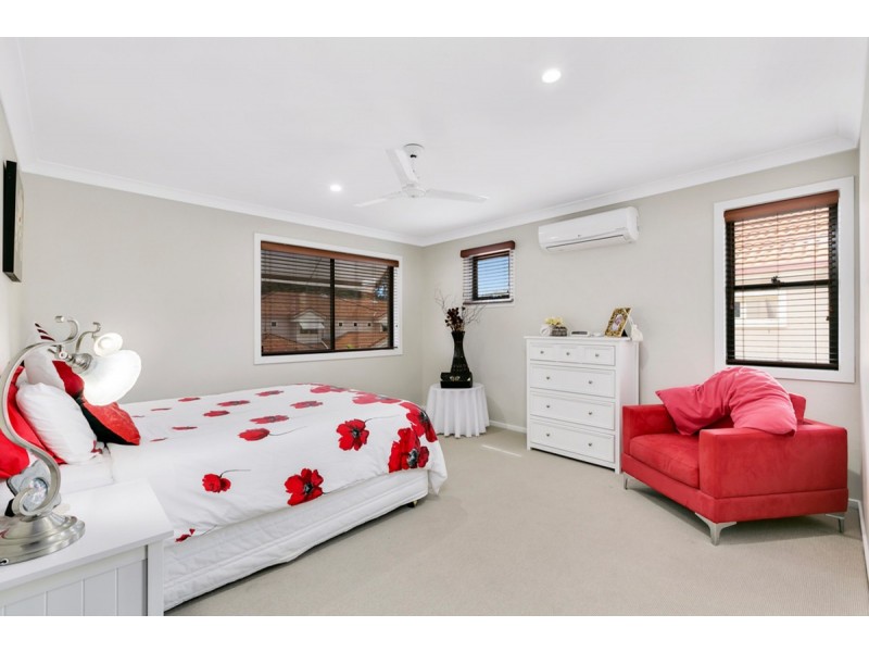 2/27 Beachcomber Court, Burleigh Waters QLD 4220