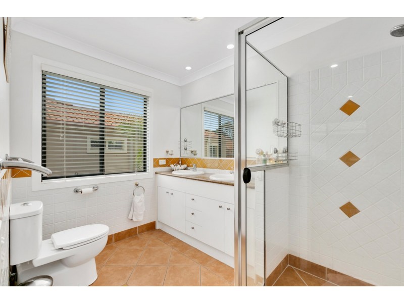2/27 Beachcomber Court, Burleigh Waters QLD 4220