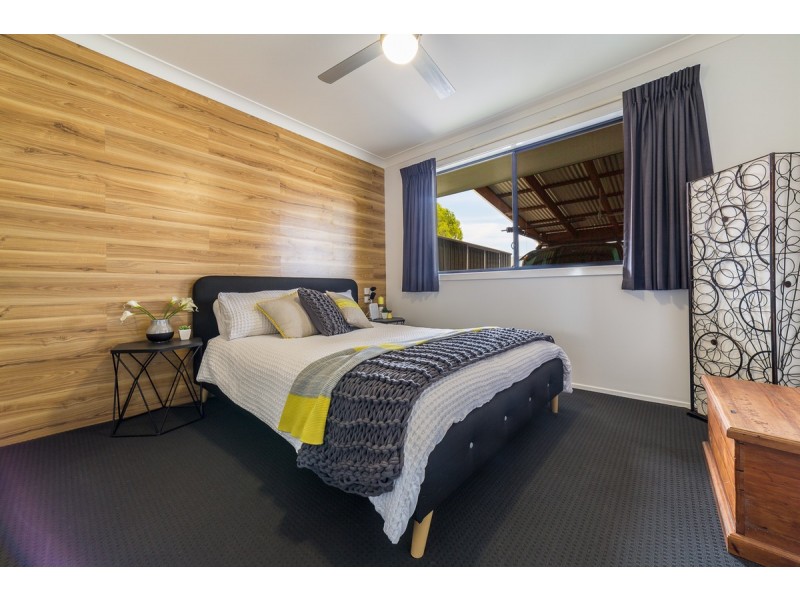 98 Mountain View Avenue, Burleigh Waters QLD 4220