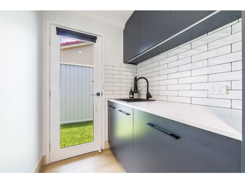 98 Mountain View Avenue, Burleigh Waters QLD 4220