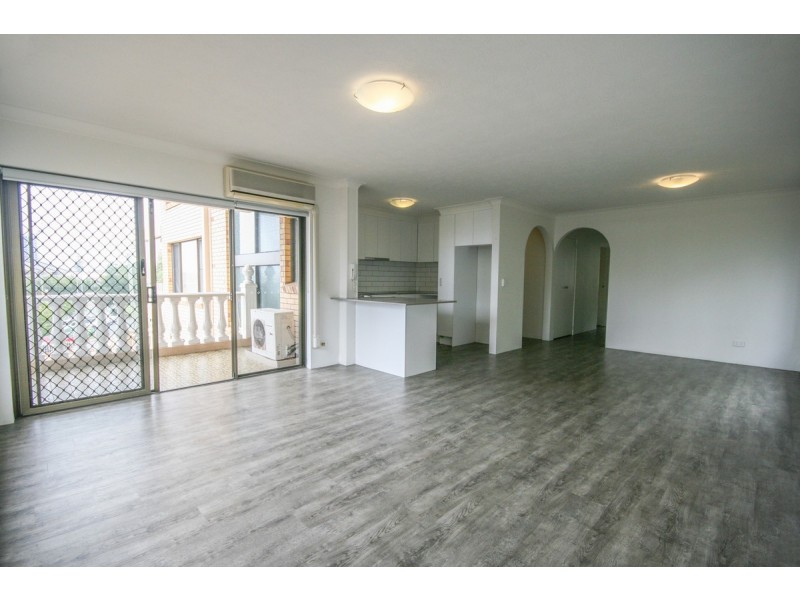 8/6 Stanley Street, Burleigh Heads QLD 4220