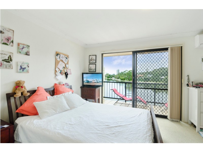1/8 Sunbird Street, Burleigh Waters QLD 4220
