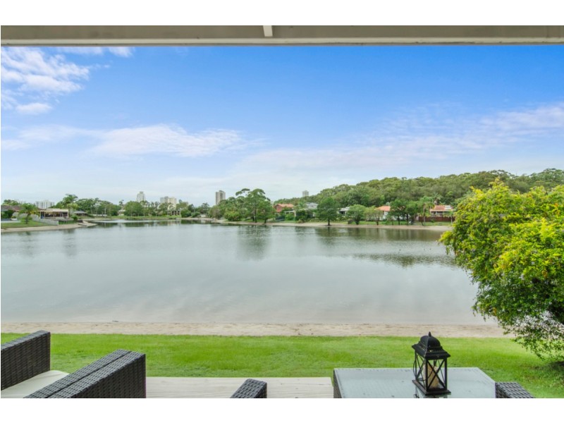 1/8 Sunbird Street, Burleigh Waters QLD 4220