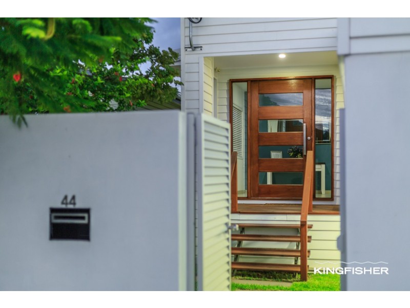 44 Hillcrest Parade, Miami QLD 4220