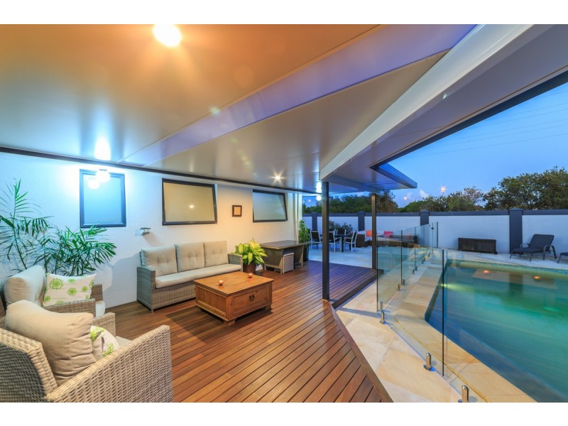 33 Port Jackson Boulevard, Clear Island Waters QLD 4226
