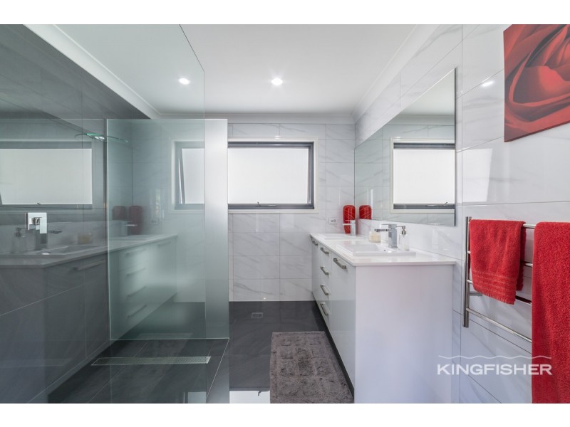 33 Port Jackson Boulevard, Clear Island Waters QLD 4226