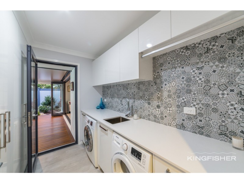 33 Port Jackson Boulevard, Clear Island Waters QLD 4226