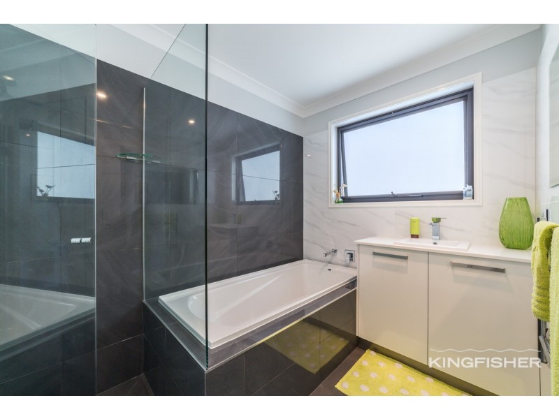 33 Port Jackson Boulevard, Clear Island Waters QLD 4226