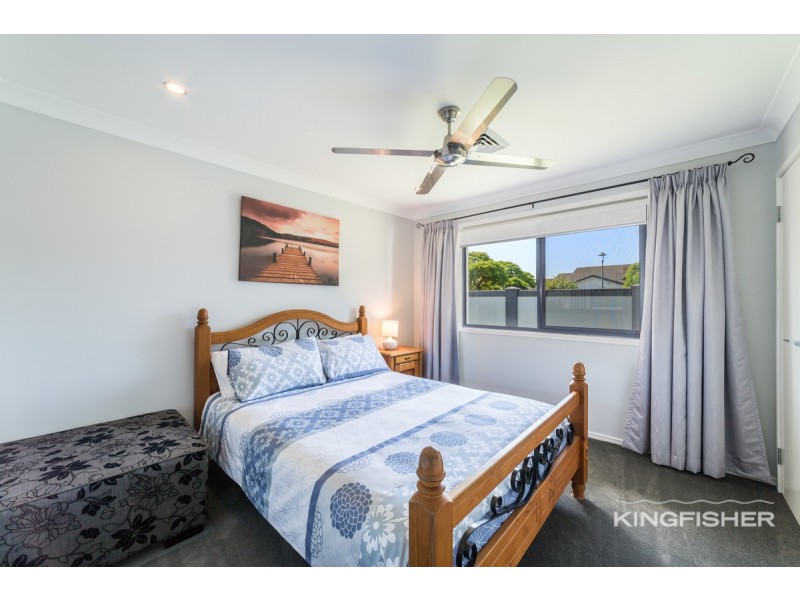 33 Port Jackson Boulevard, Clear Island Waters QLD 4226