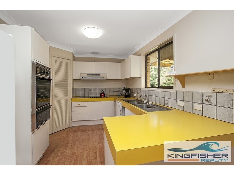 8 Falcon Court, Burleigh Waters QLD 4220