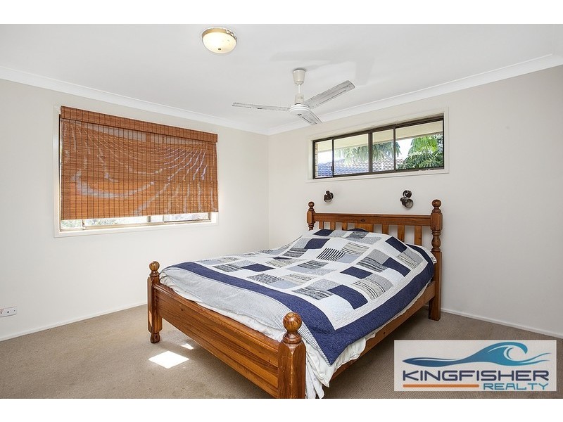 8 Falcon Court, Burleigh Waters QLD 4220