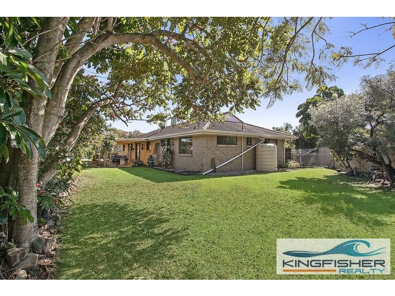 8 Falcon Court, Burleigh Waters QLD 4220