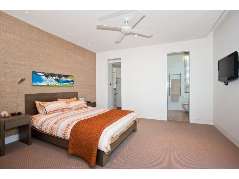 223 Hedges Avenue, Mermaid Beach QLD 4218