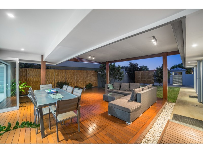 12 Manakin Avenue, Burleigh Waters QLD 4220