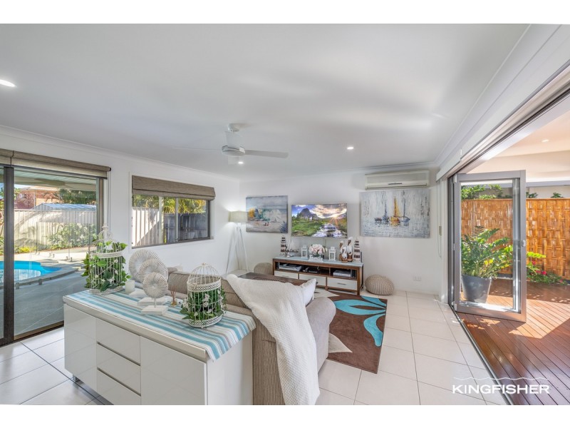12 Manakin Avenue, Burleigh Waters QLD 4220