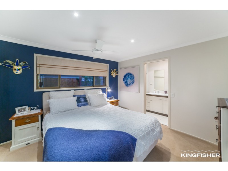 12 Manakin Avenue, Burleigh Waters QLD 4220