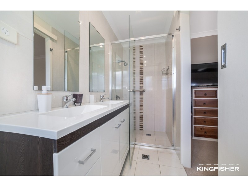 12 Manakin Avenue, Burleigh Waters QLD 4220