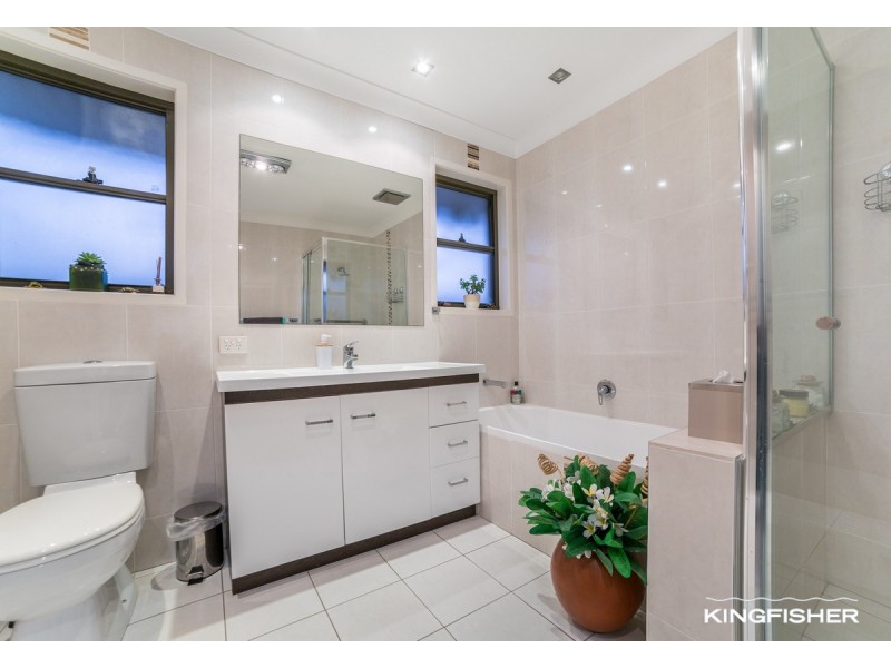 12 Manakin Avenue, Burleigh Waters QLD 4220