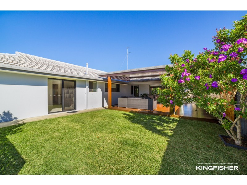 12 Manakin Avenue, Burleigh Waters QLD 4220