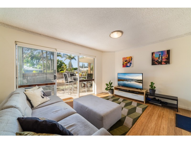 2/116 Petrel Avenue, Mermaid Beach QLD 4218