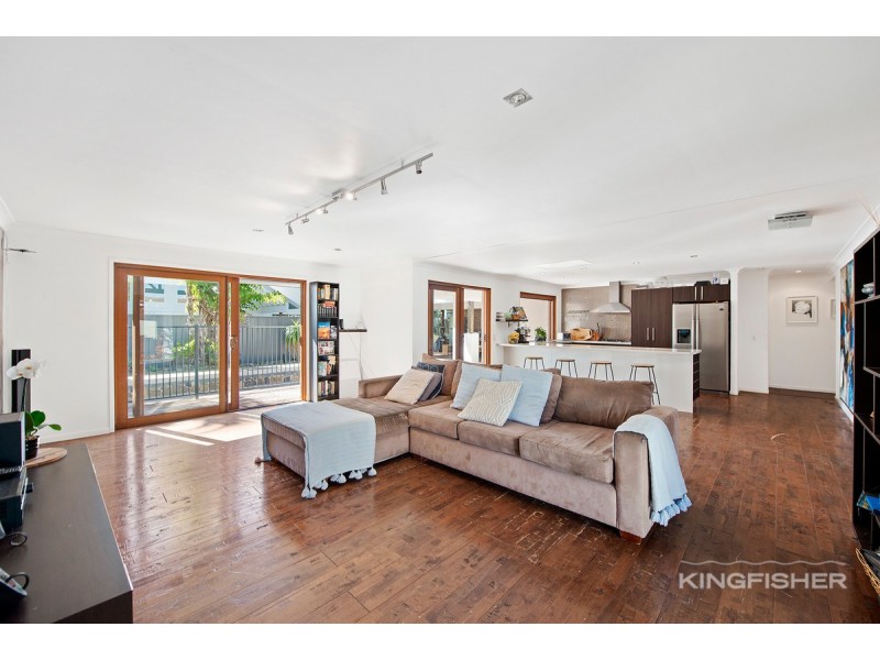 105 Burleigh Street, Burleigh Waters QLD 4220